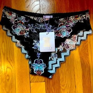 Savage X Fenty Zig Zag Zen Lace Cheeky Size M NWT